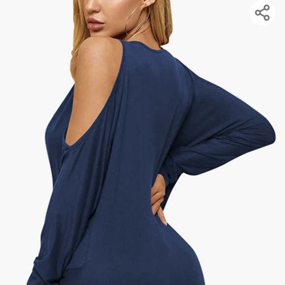 Cold shoulder, long sleeved, zippered front sexy, knit top.  Soft T-shirt fabric - Picture 5 of 9